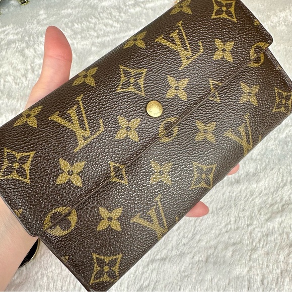 Louis Vuitton Monogram Continental Wallet Crossbody with charm - Picture 4 of 16